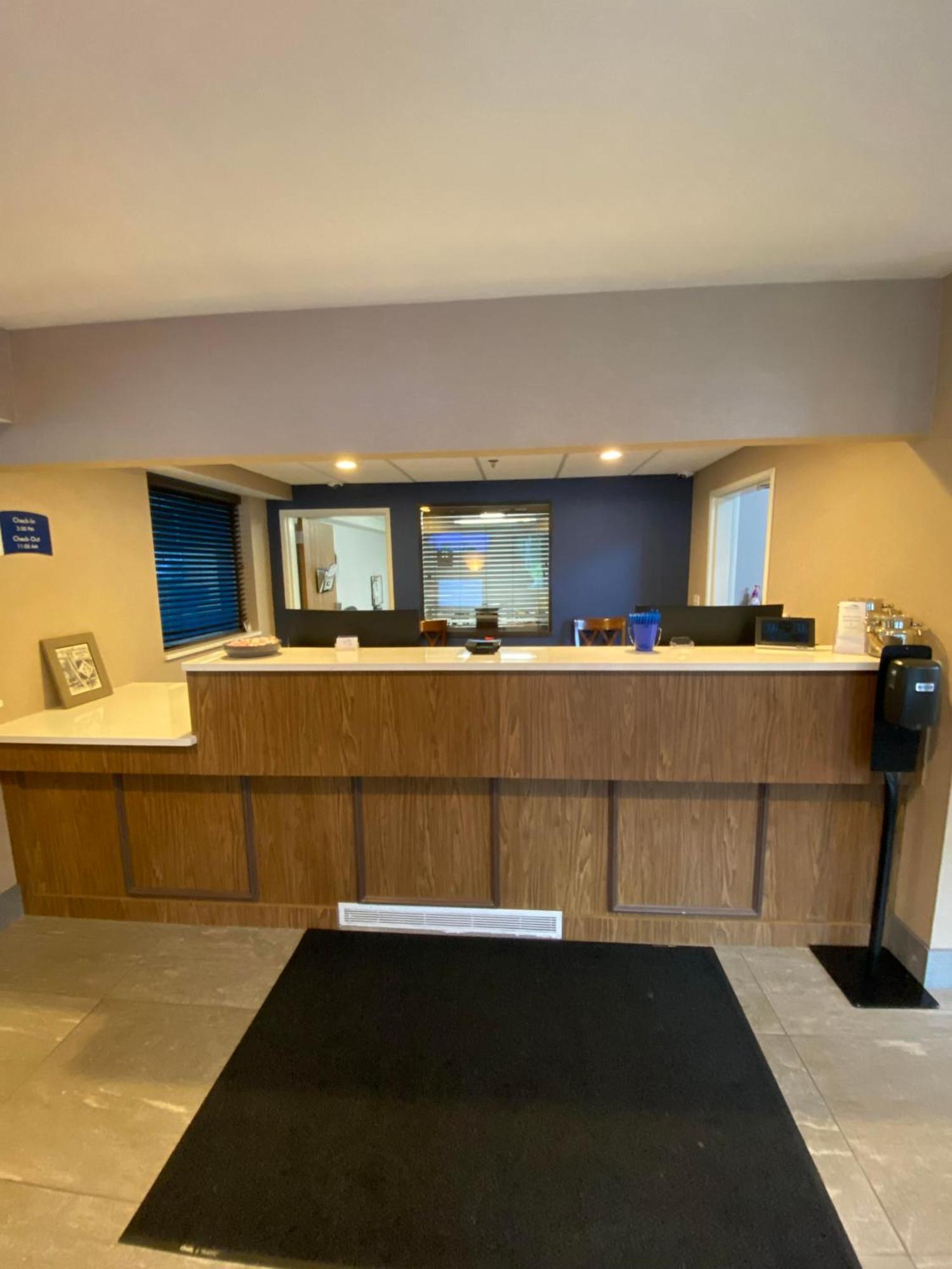 Beachfront Hotel Houghton Lake Exterior foto