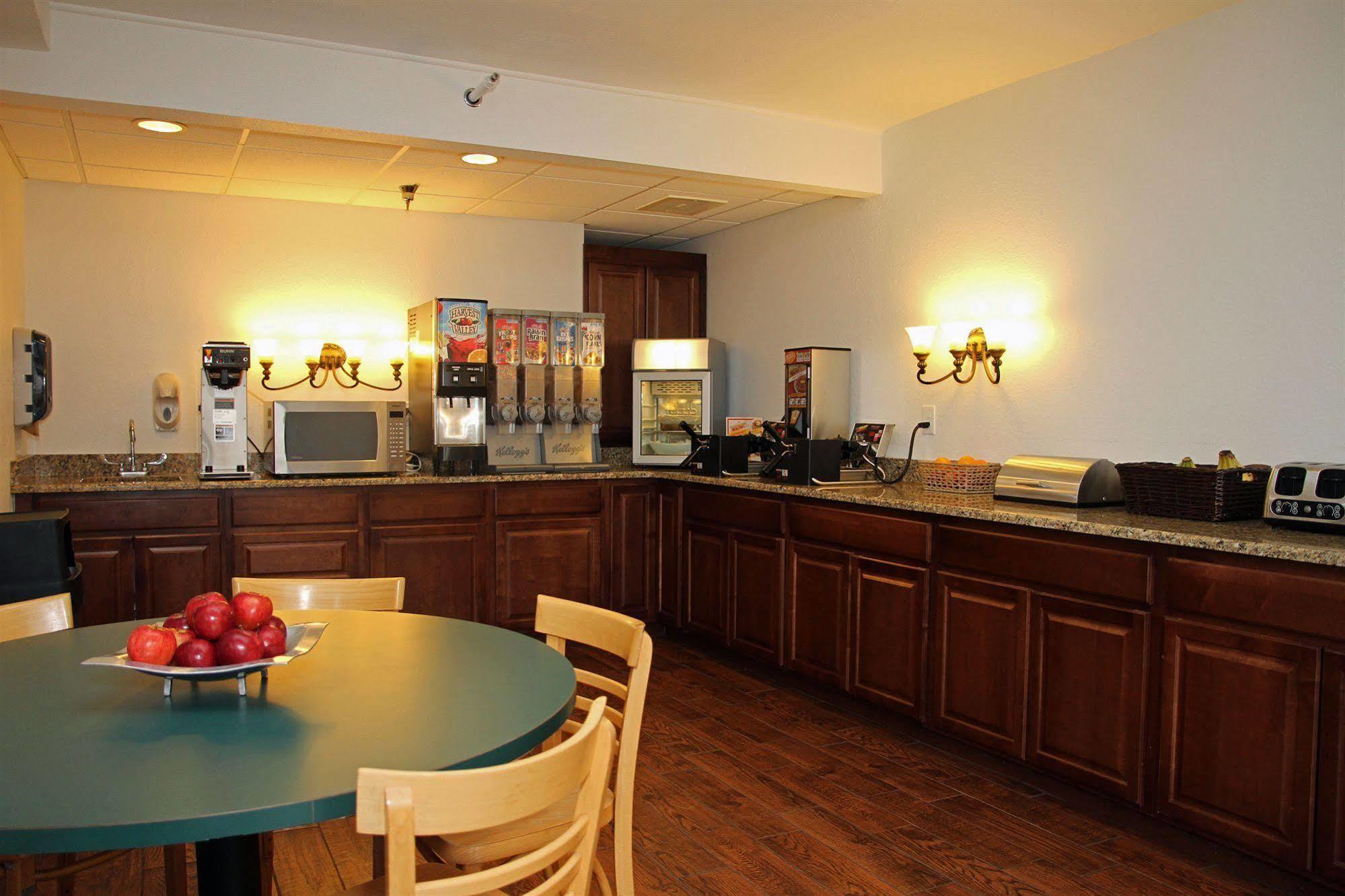 Beachfront Hotel Houghton Lake Exterior foto