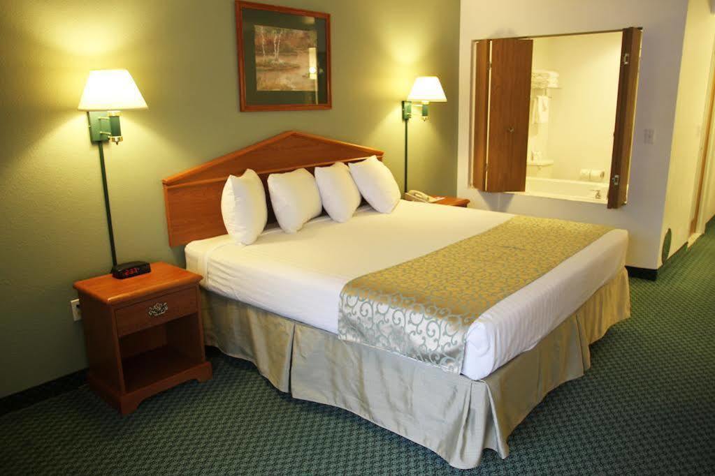 Beachfront Hotel Houghton Lake Exterior foto